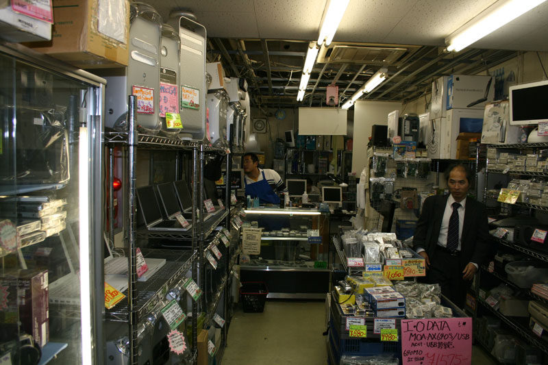 Illustration for article titled Akihabara's U&J Macs is a Museum to, and Graveyard of, Old Macs